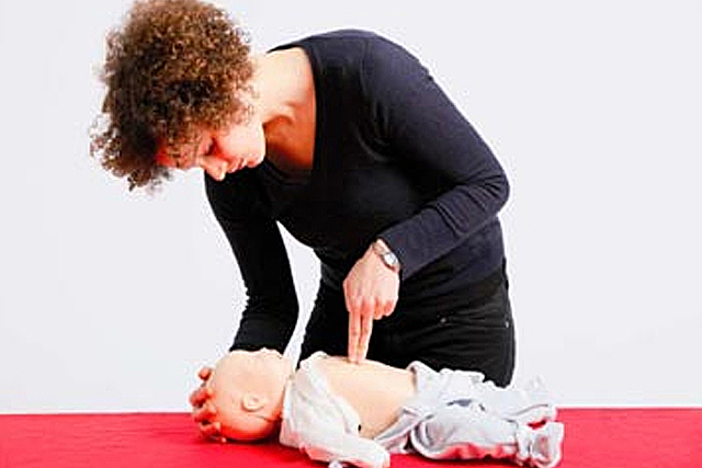 DRK Herz-Lungen-Wiederbelebung bei Säuglingen und Kleinkindern